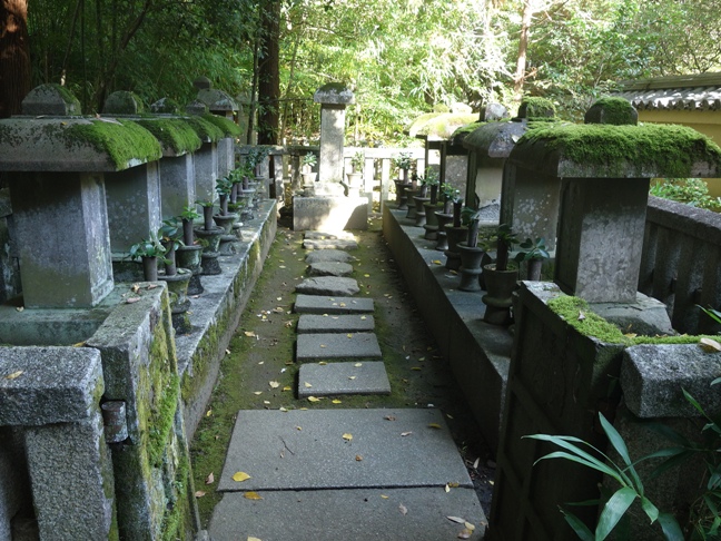 高桐院　細川家歴代の墓