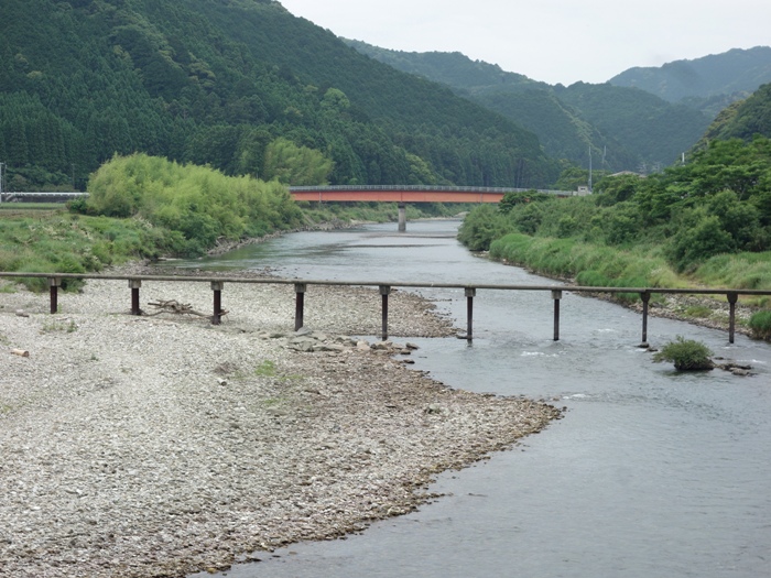 古座川の潜水橋