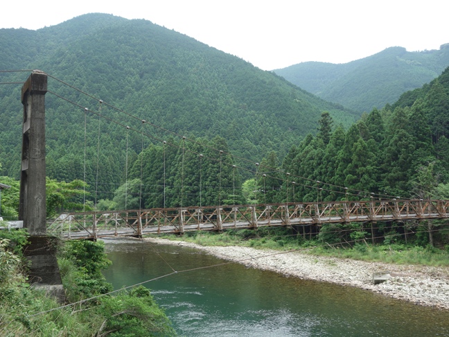 古座川にかかる吊り橋