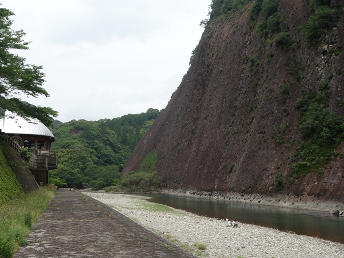古座川と一枚岩と道の駅