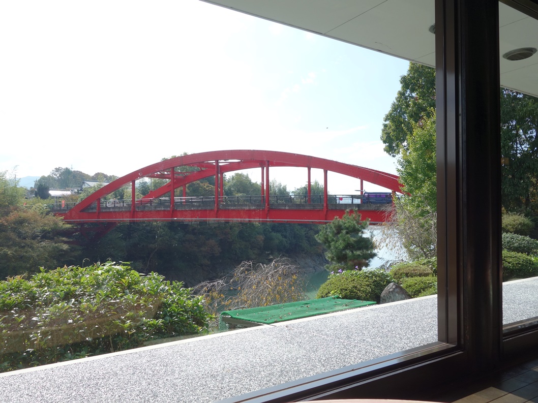 和風レストランよしの川から、吉野川の眺め