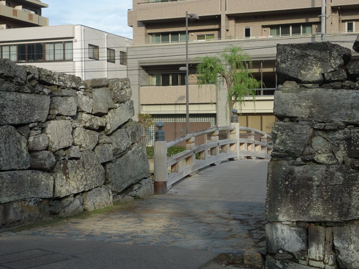 徳島城の石垣、数寄屋橋、旧徳島パークホテル