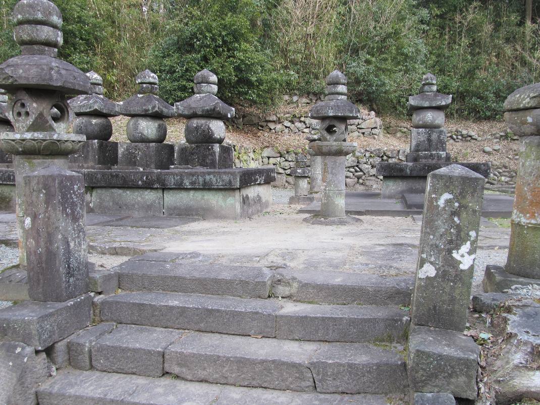 願成寺の相良家墓地